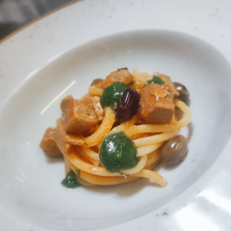 creation thumb for Spaghettone al ragù di tonno, capperi e olive