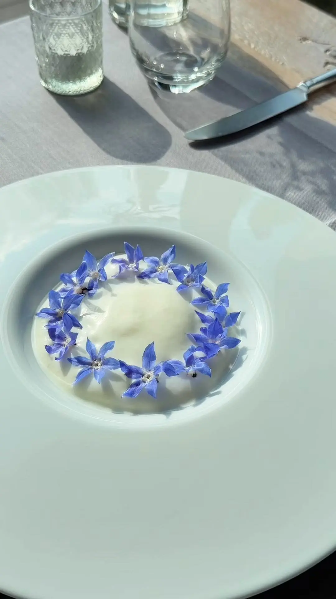 creation thumb for Scallop with Zucchini-Green Pear Salad, Buttermilk-Horseradish Espuma, and Lime