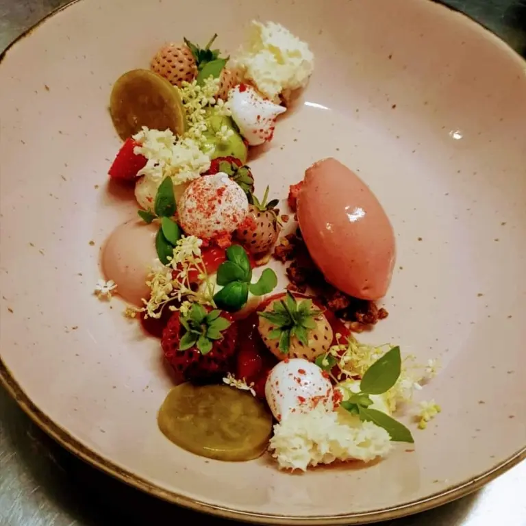 creation thumb for Strawberry - lemon verbena - yoghurt - elderflower