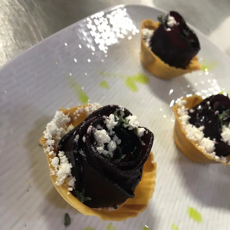 creation thumb for Beetroot & goat cheese tartlet
