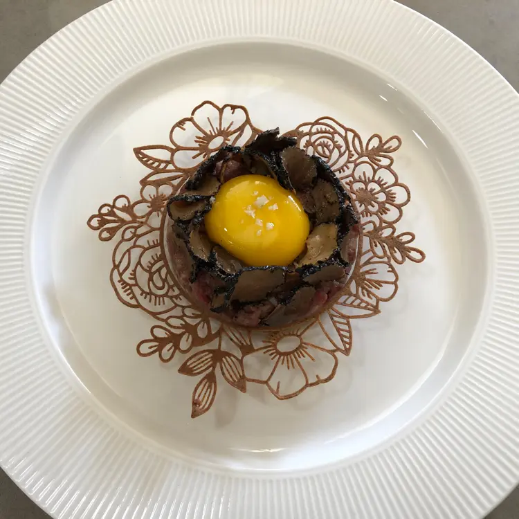 creation thumb for Beef tartare | black garlic | truffle