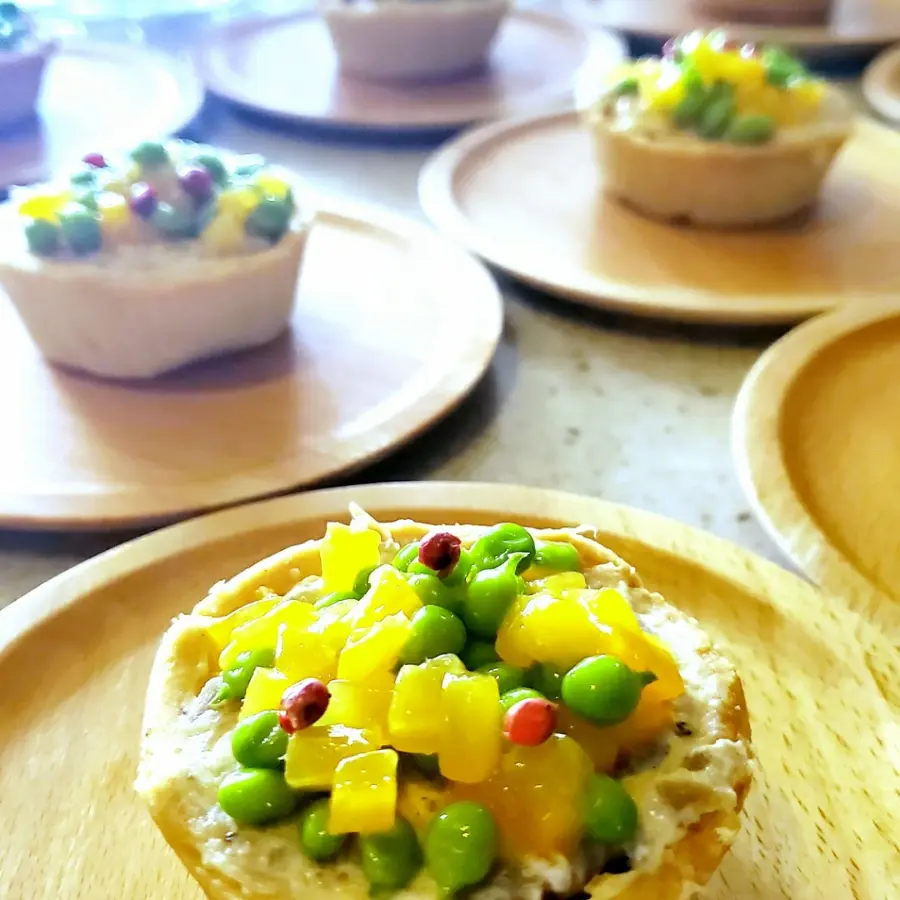 creation thumb for Oxtail tartlets with sweet onion, cream cheese and mango-baby peas salsa!