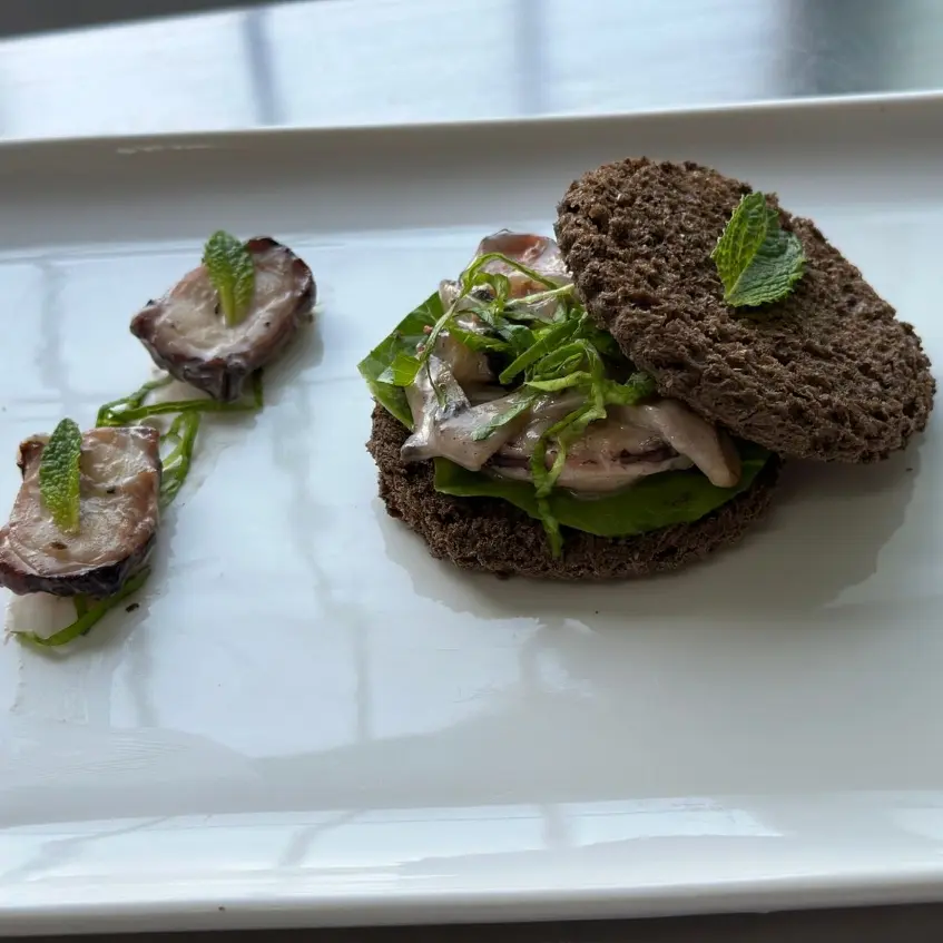 creation thumb for Octopus and Sautéed Mushrooms on Sliced ​​Bread