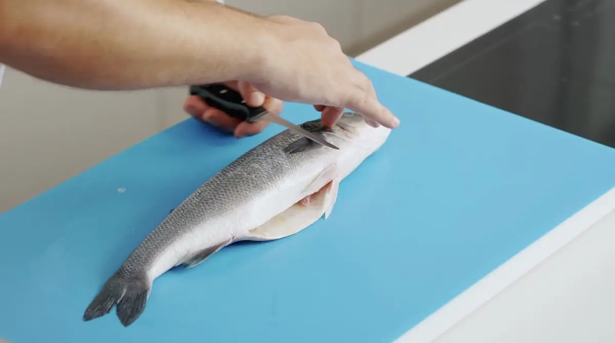 #13 Butchering Round Fish - Jules Cooking | Gronda