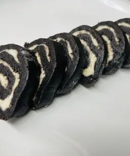 Oreo sushi roll
