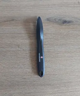 Victorinox Universalschäler mit Pendelklinge für Obst und Gemüse - Extra scharf - Zackenschliffklinge/Zweischneidig