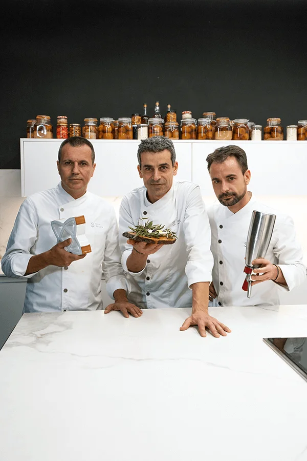 Innovative techniques of emotional cuisine